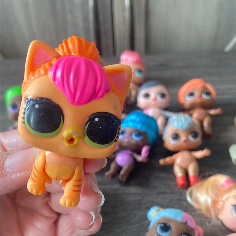 LOL Surprise Dolls Backpack, Figurines and Clothing - Picture 10 of 10